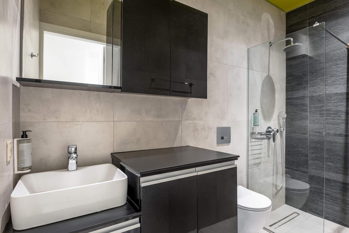 99ceea04-b685-43c8-aa44-b4d5010a8fa5