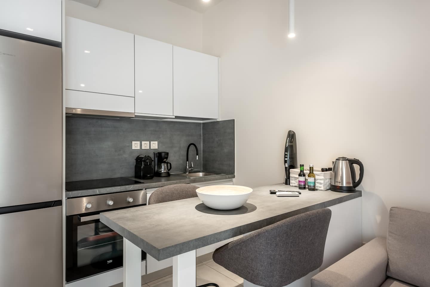 e6d6d9cd-c9f5-48a3-84a9-72ca494d20b3